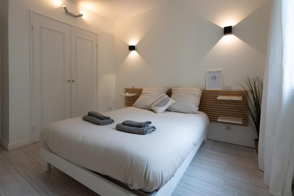 Bed, Photo of the whole room, Bedroom, towels, wardrobe