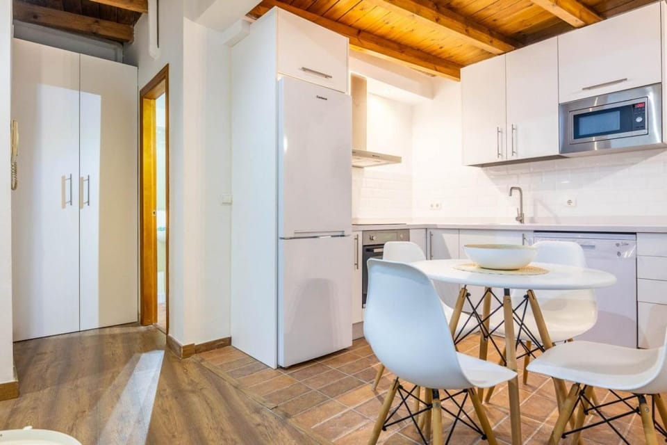 Kitchen or kitchenette, Dining area, dishwasher, stove
