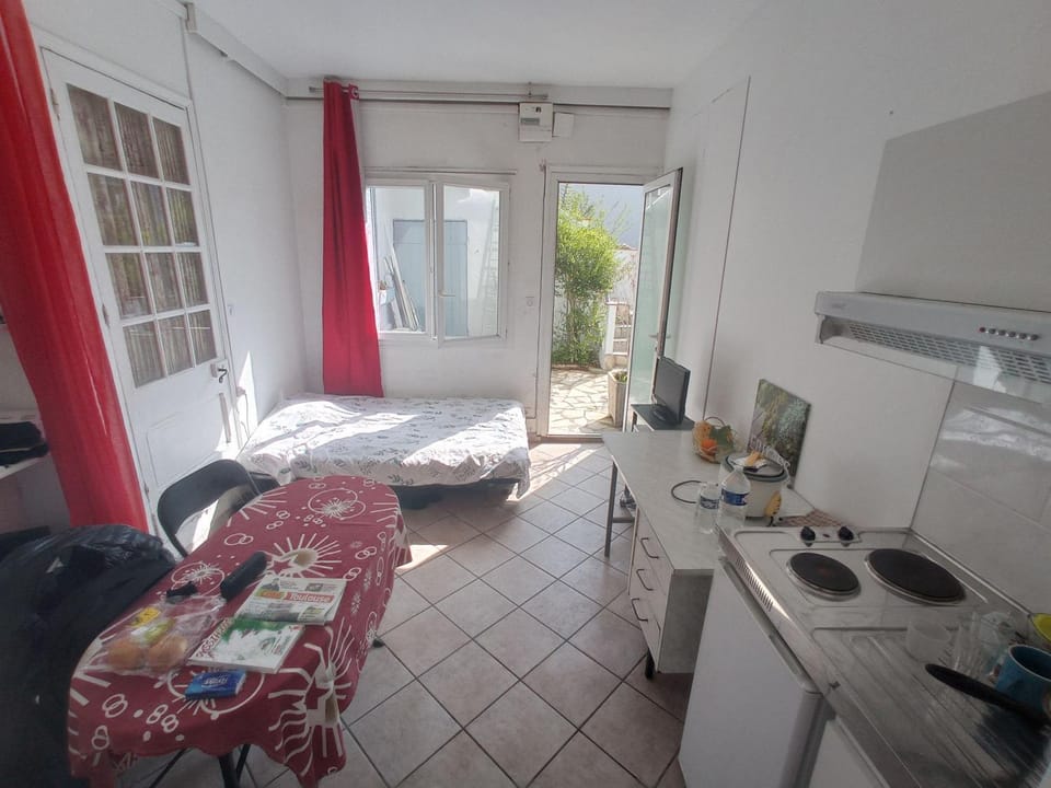 Studio indépendant, avec piscine et jardin, direct gare aéroport, 1 lit pour 2 personnes Direct Gare Aéroport Apartment in Toulouse