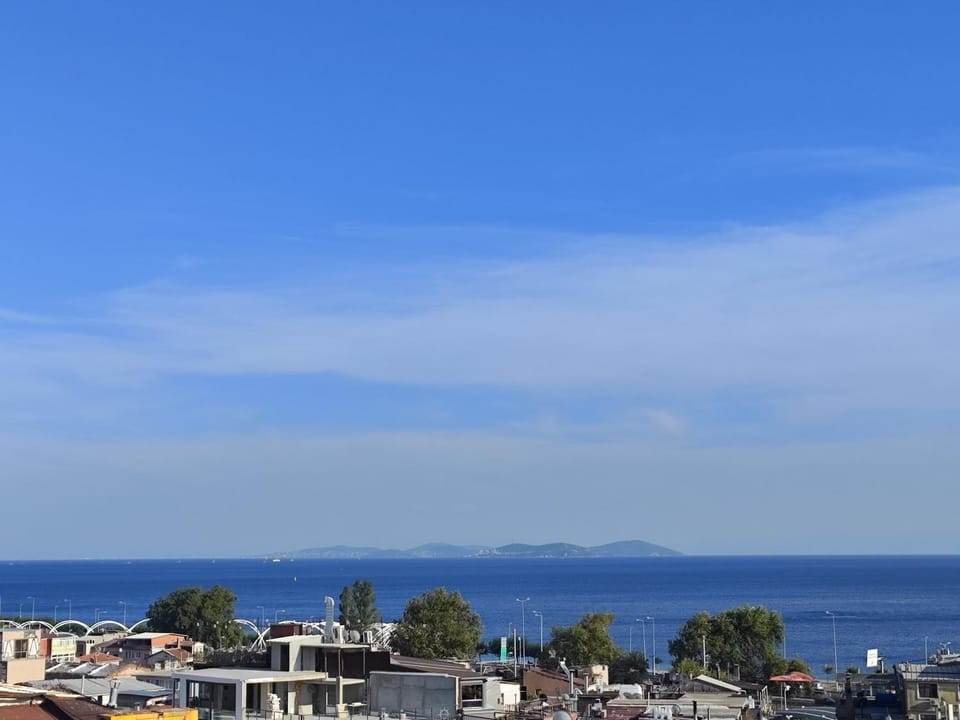 Restaurant/places to eat, City view, Sea view, Sea view