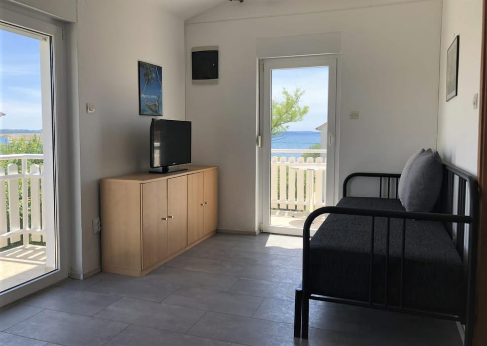 Bed, Living room