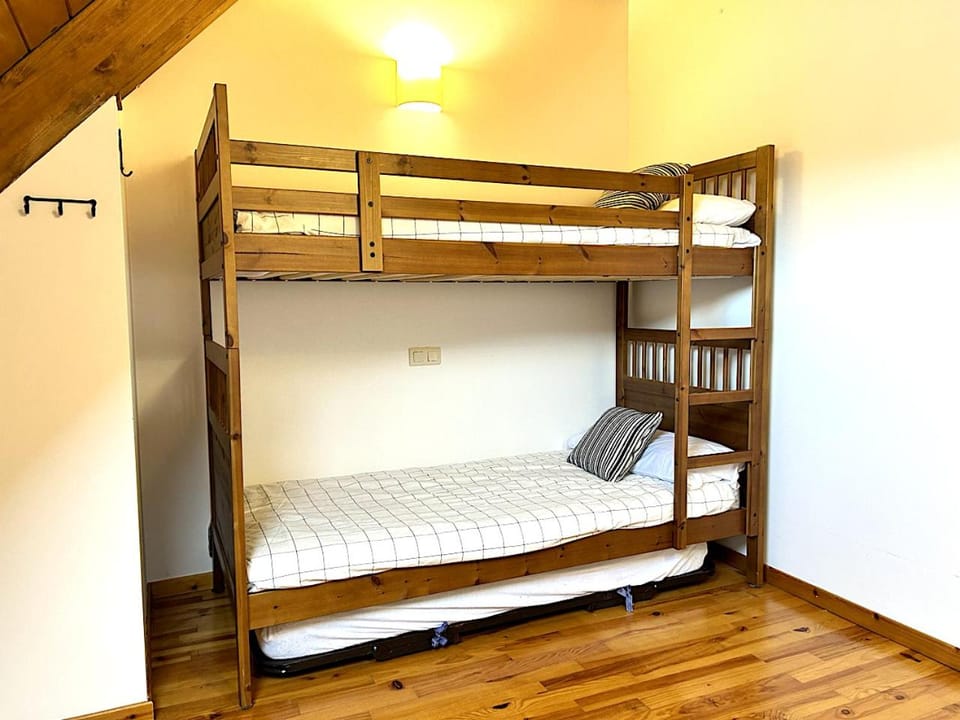 Bed, Photo of the whole room, Bedroom, bunk bed