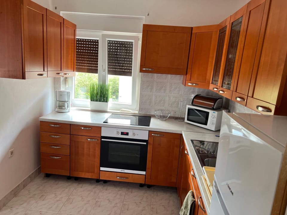 Kitchen or kitchenette, dishwasher, oven, stove, toaster