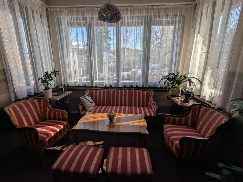 Communal lounge/ TV room, Seating area