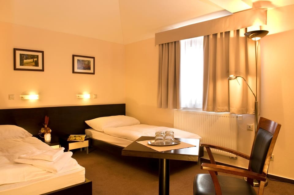 Photo of the whole room, Bedroom, towels