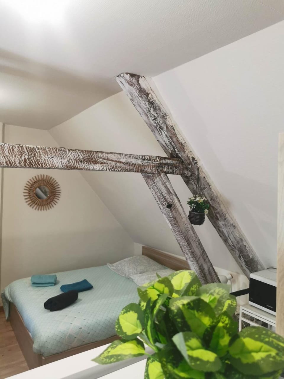 Bed, Photo of the whole room, Decorative detail, Bedroom