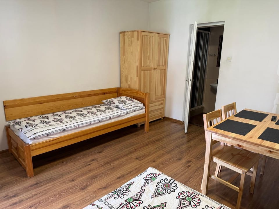 Bed, Photo of the whole room, Dining area, wardrobe