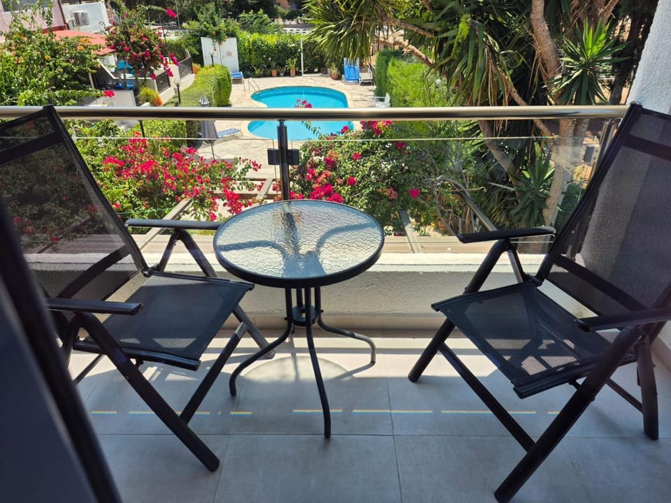 Patio, Day, View (from property/room), Balcony/Terrace, Seating area