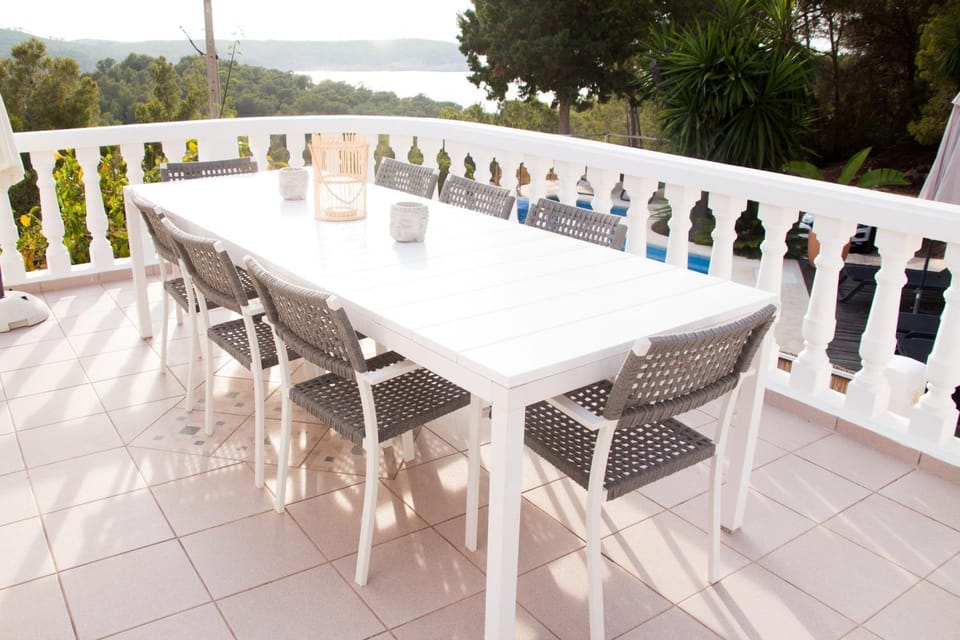 Swimming pool, Breakfast