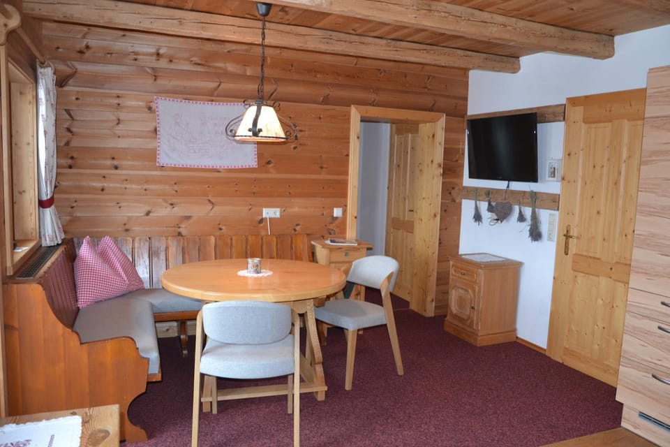 Living room, Decorative detail