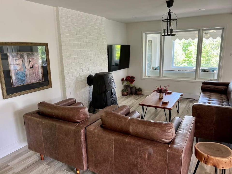 Newly Renovated villa with magnificent views Villa in Coaticook