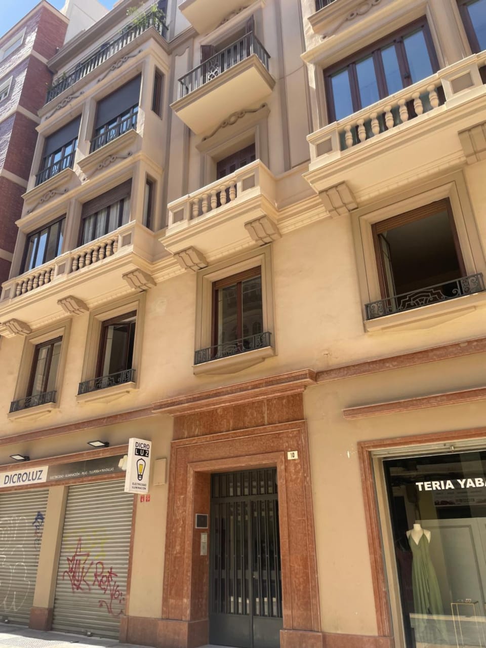 Facade/entrance