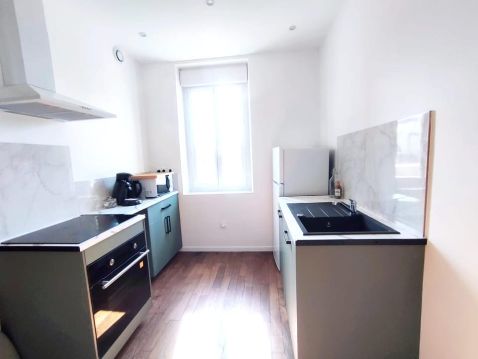 Kitchen or kitchenette, oven, stove