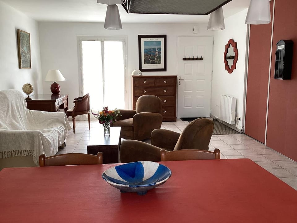 Maison chaleureuse 2 chambres House in La Rochelle