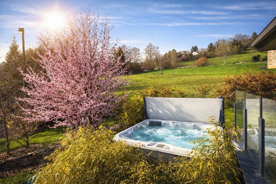 Garden, Hot Tub