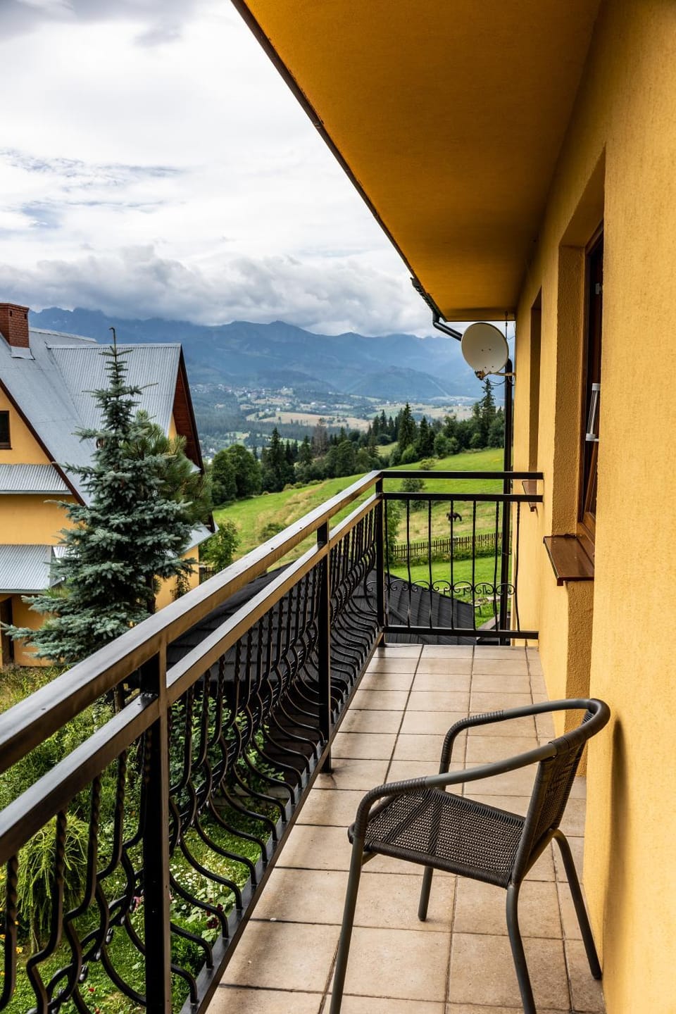 Balcony/Terrace, Mountain view