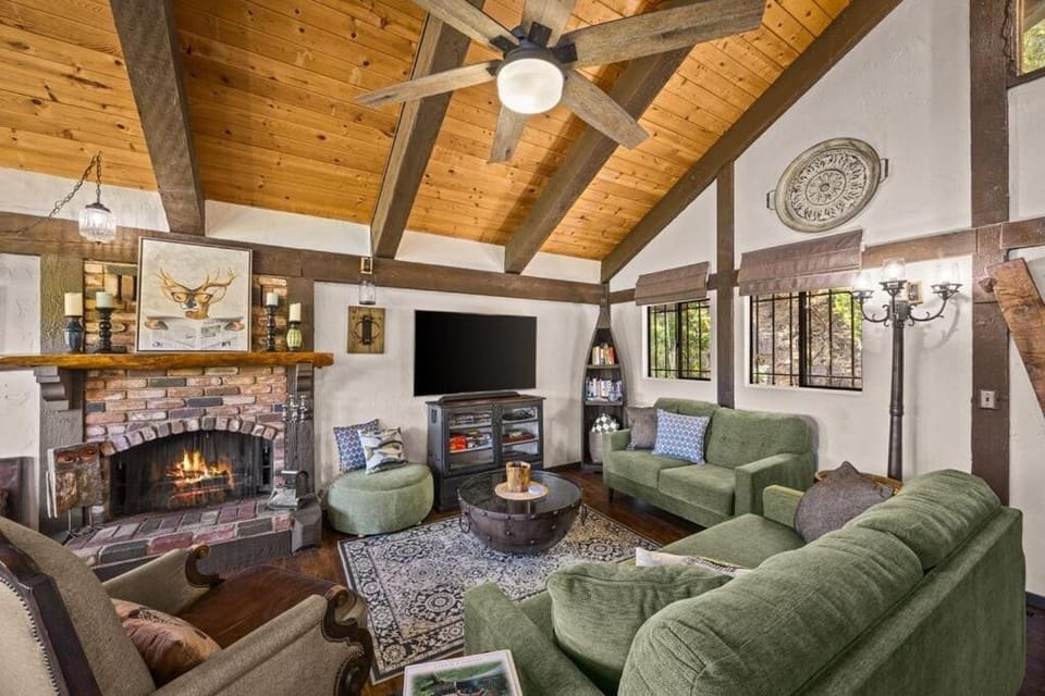 TV and multimedia, Living room, fireplace