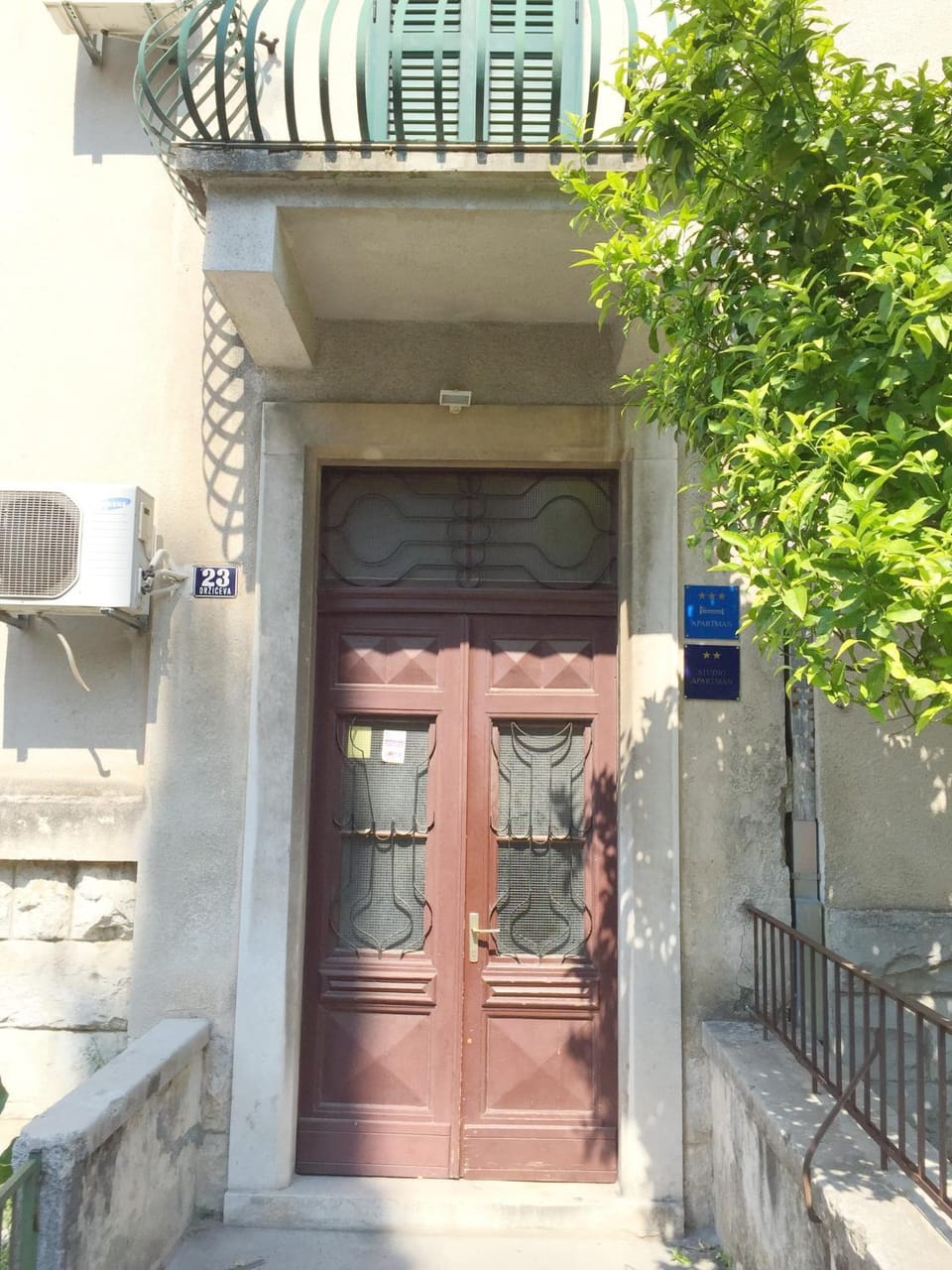Facade/entrance