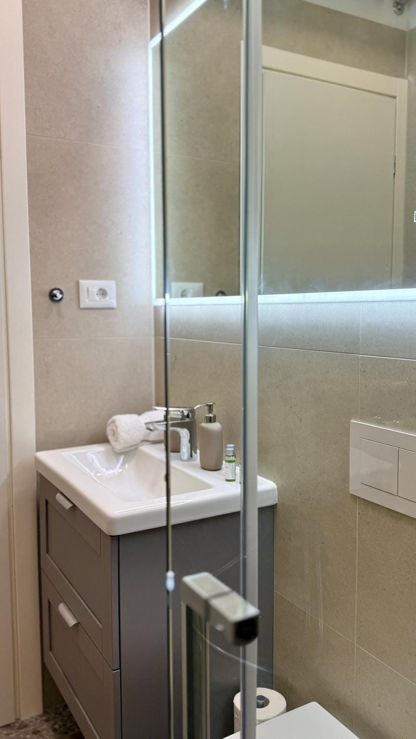 Shower, Bathroom, towels