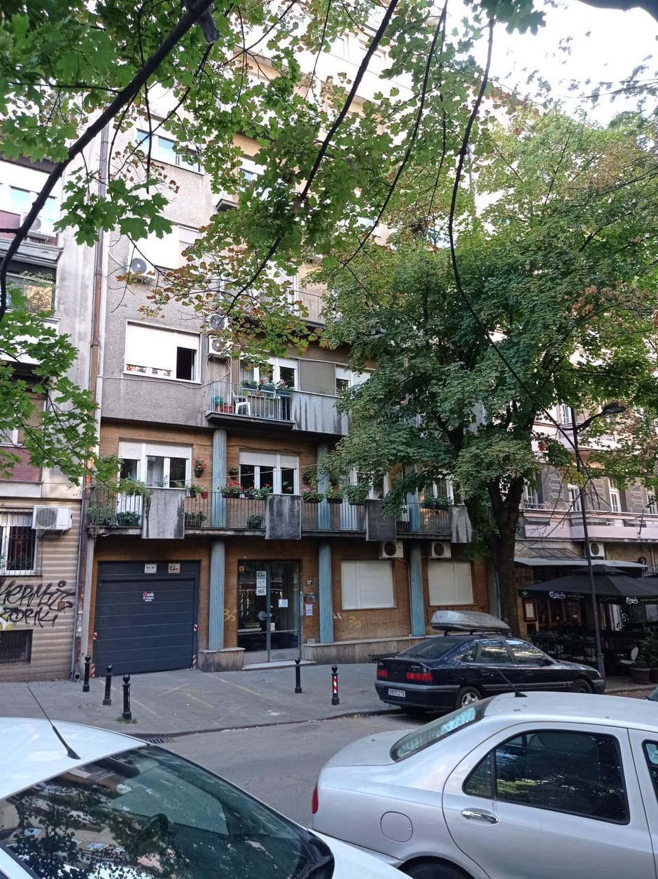 Property building, Neighbourhood