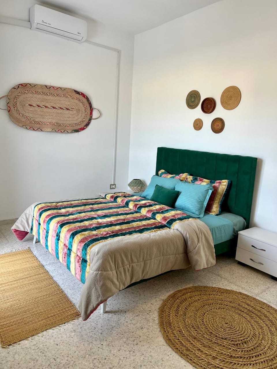 Bed, Photo of the whole room, Bedroom, air conditioner