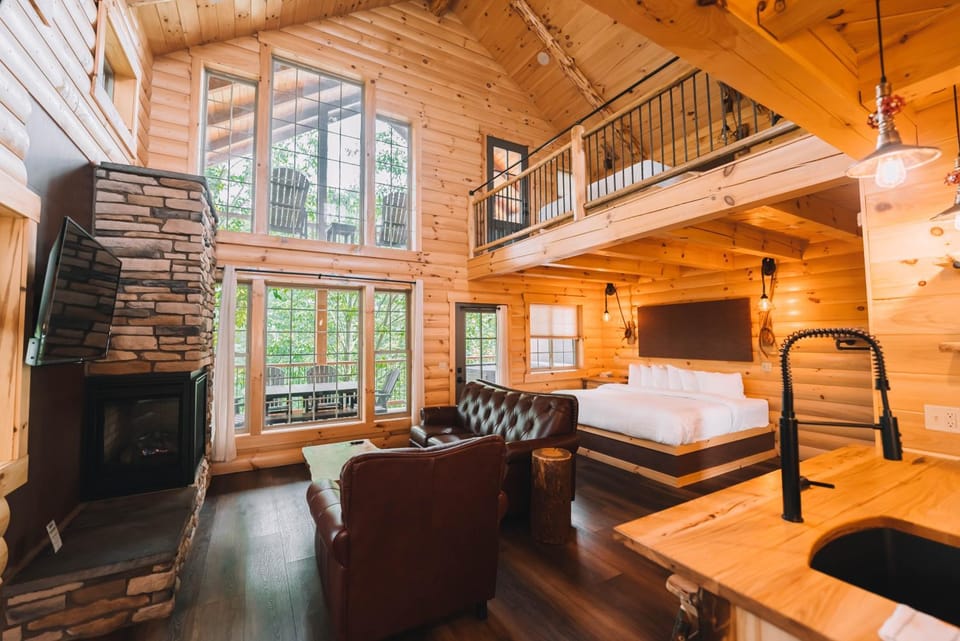 Skyview Treehouse A by Amish Country Lodging House in Berlin