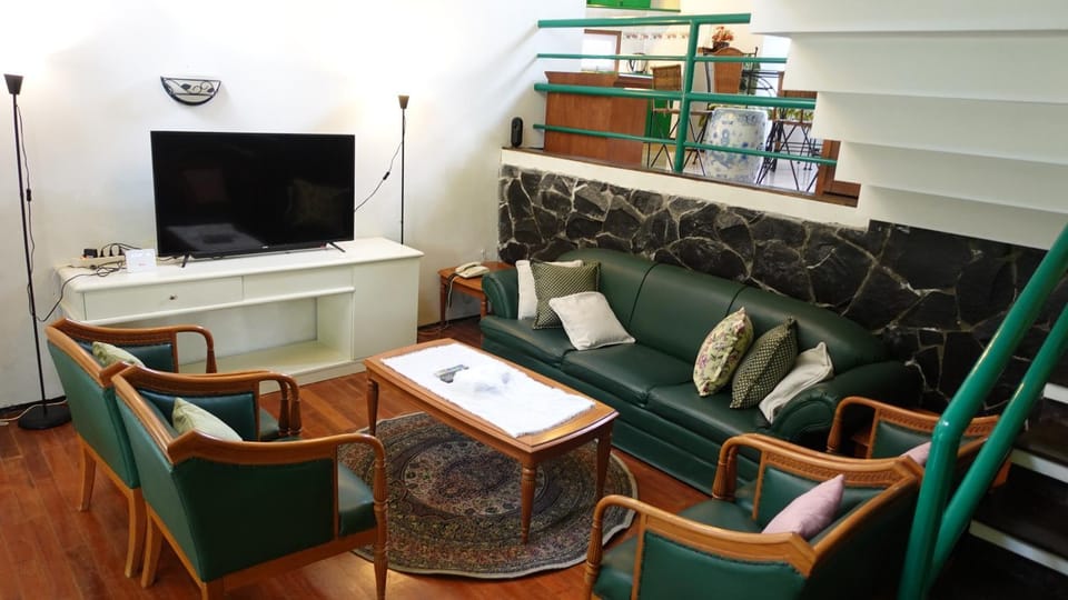 Communal lounge/ TV room, TV and multimedia, Living room, Seating area