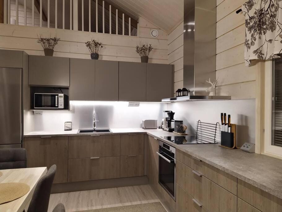 Coffee/tea facilities, Kitchen or kitchenette, dishwasher, oven, stove, toaster