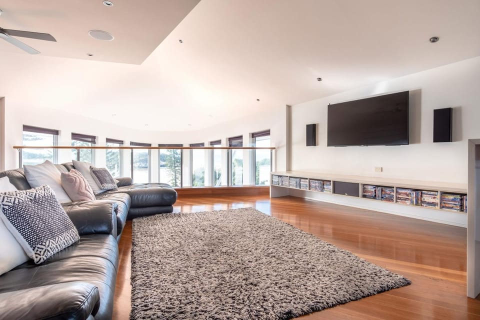 Communal lounge/ TV room, TV and multimedia, Seating area
