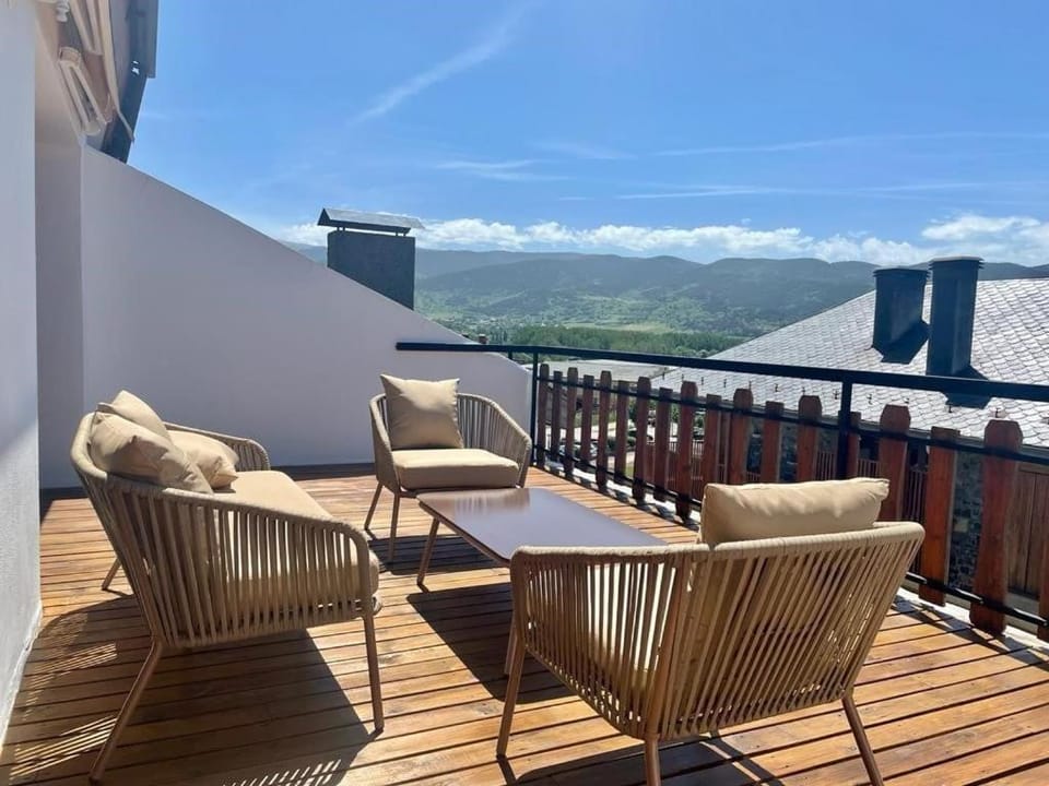 Magnifico ático con vistas, parking y piscina Apartment in Puigcerdà