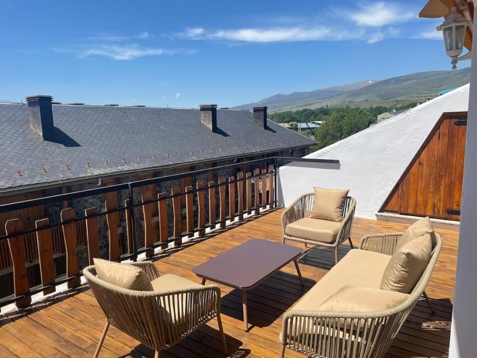 Magnifico ático con vistas, parking y piscina Apartment in Puigcerdà