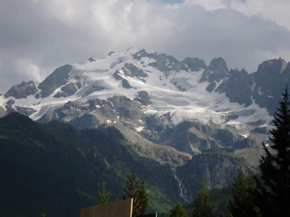 Nearby landmark, Natural landscape