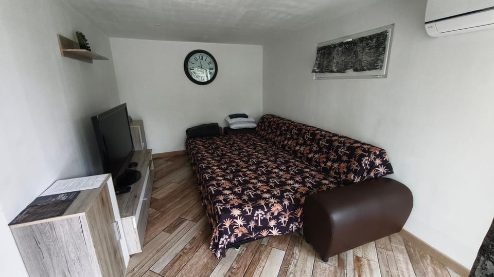 Communal lounge/ TV room, Bed