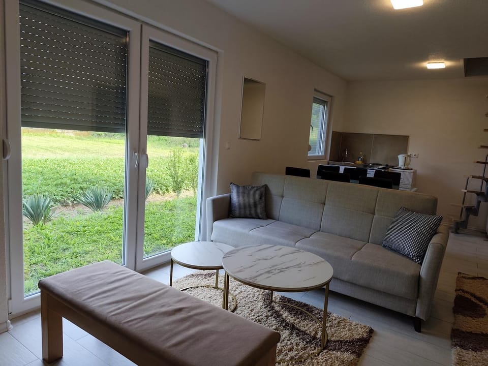 Garden, Kitchen or kitchenette, Living room, Seating area, Dining area, Garden view
