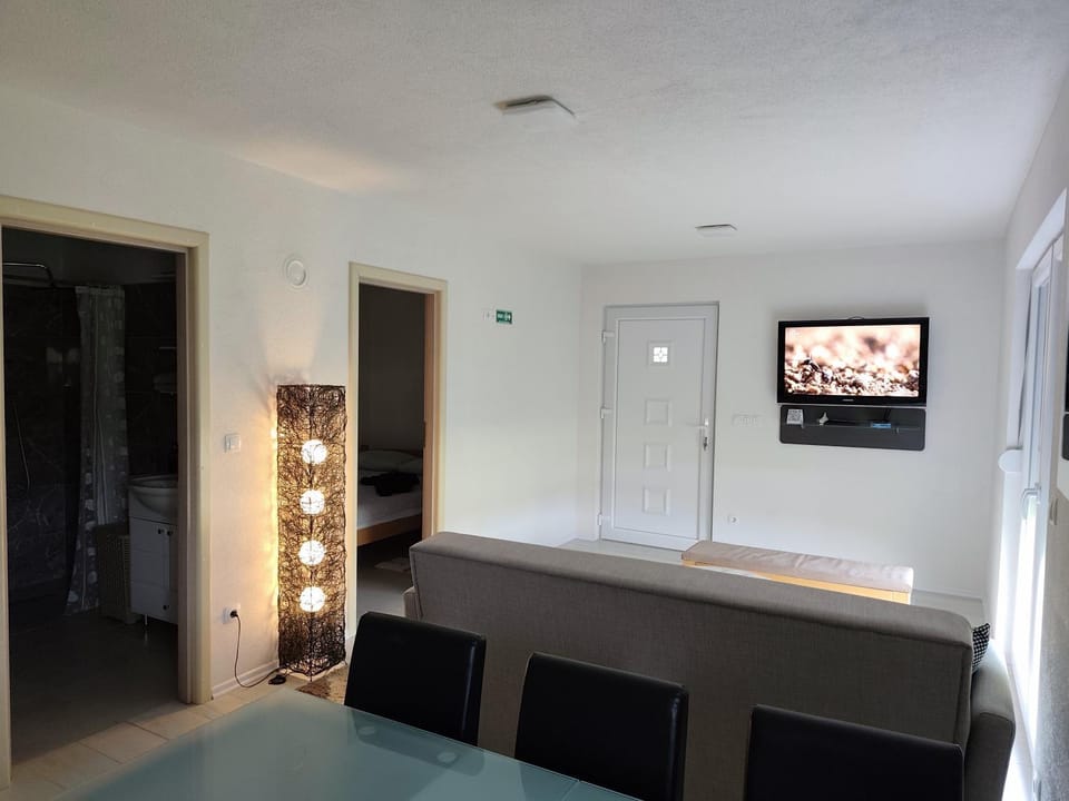 Communal lounge/ TV room, Living room