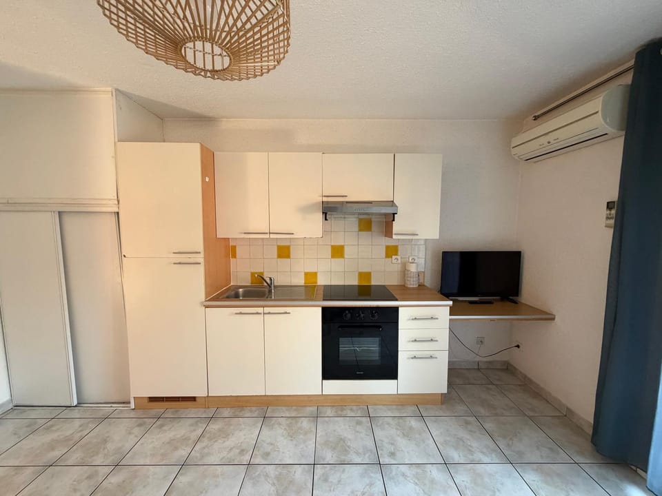 kitchen, air conditioner