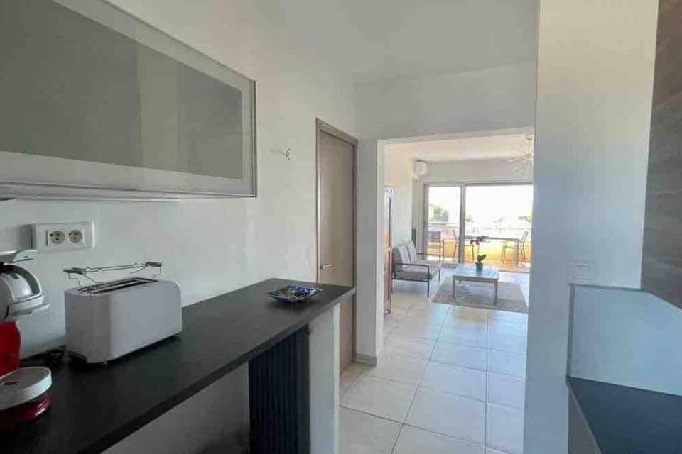 Appartement 2 chambres terrasse vue mer Apartment in Sausset-les-Pins