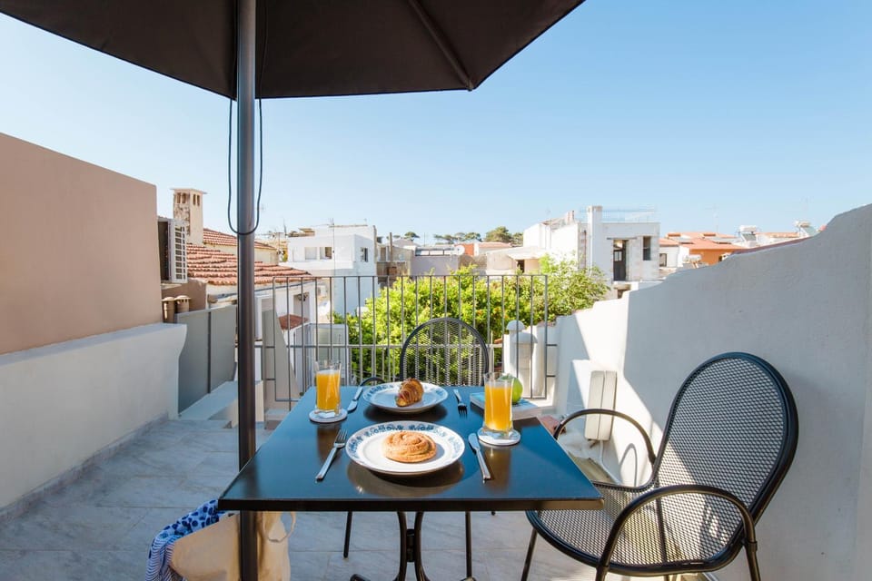 Day, View (from property/room), Balcony/Terrace, Dining area, City view