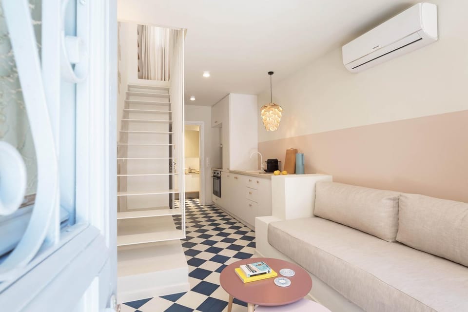 Kitchen or kitchenette, Living room, Seating area, air conditioner