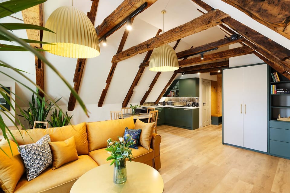 View (from property/room), Kitchen or kitchenette, Living room, Seating area, Dining area, City view, Landmark view, flat iron