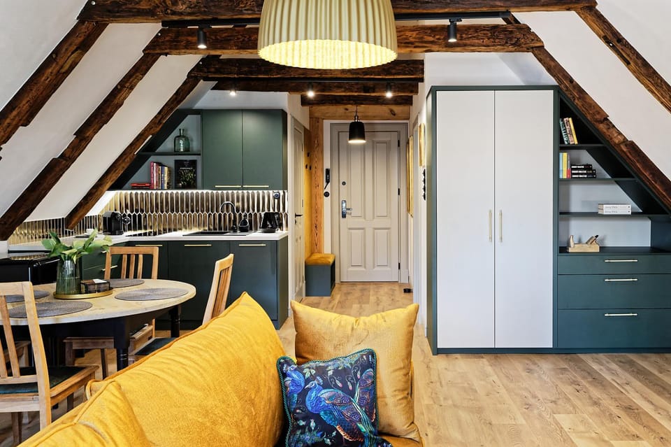 Kitchen or kitchenette, Living room, Seating area, Dining area
