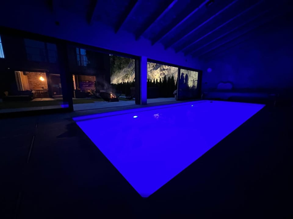 Swimming pool, Swimming pool