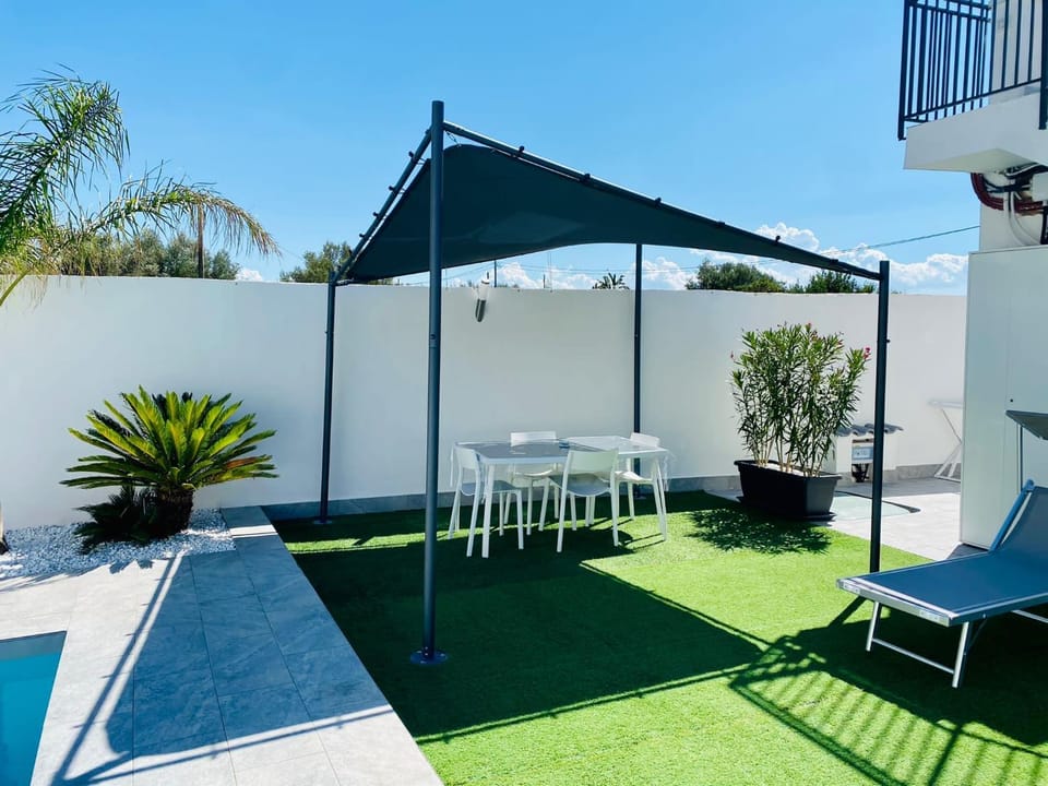 Katy's Holiday House, Private Villa and Pool Villa in Sicily