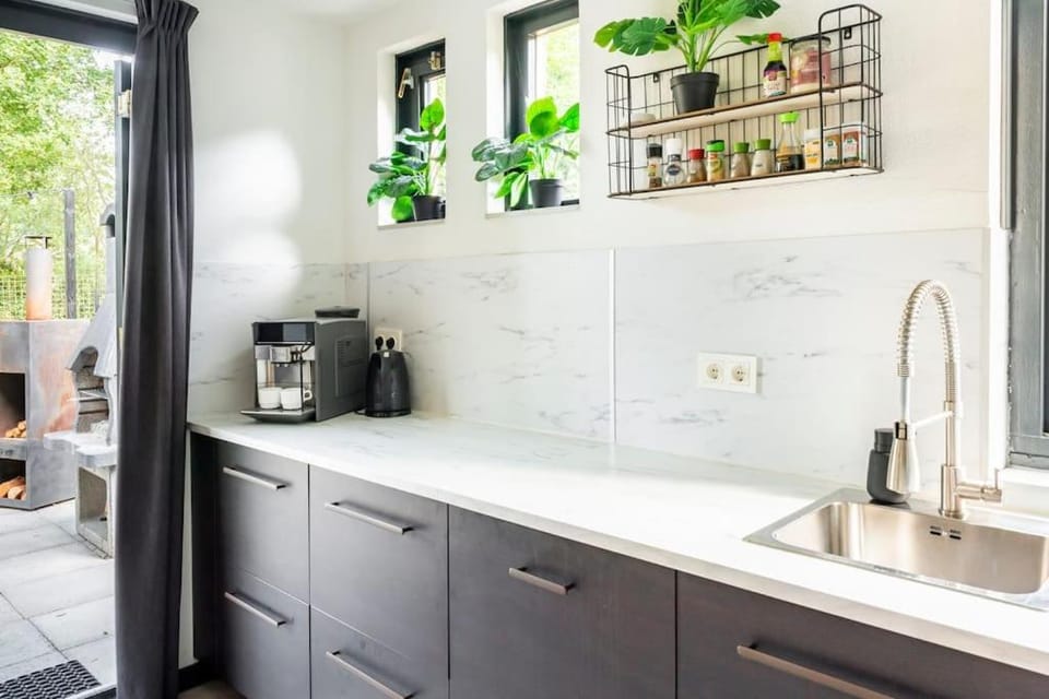 Coffee/tea facilities, Kitchen or kitchenette