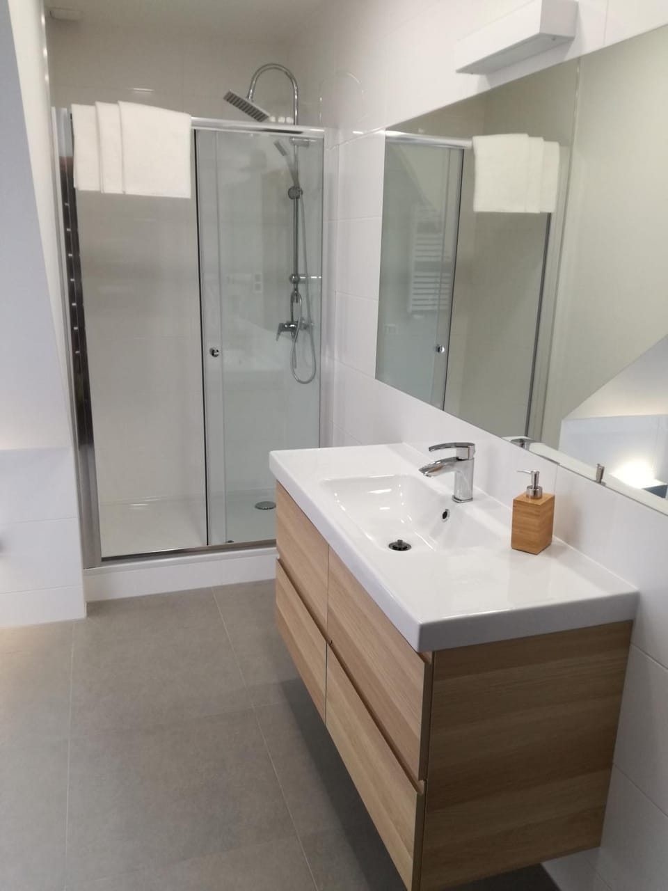 Shower, Bathroom, towels