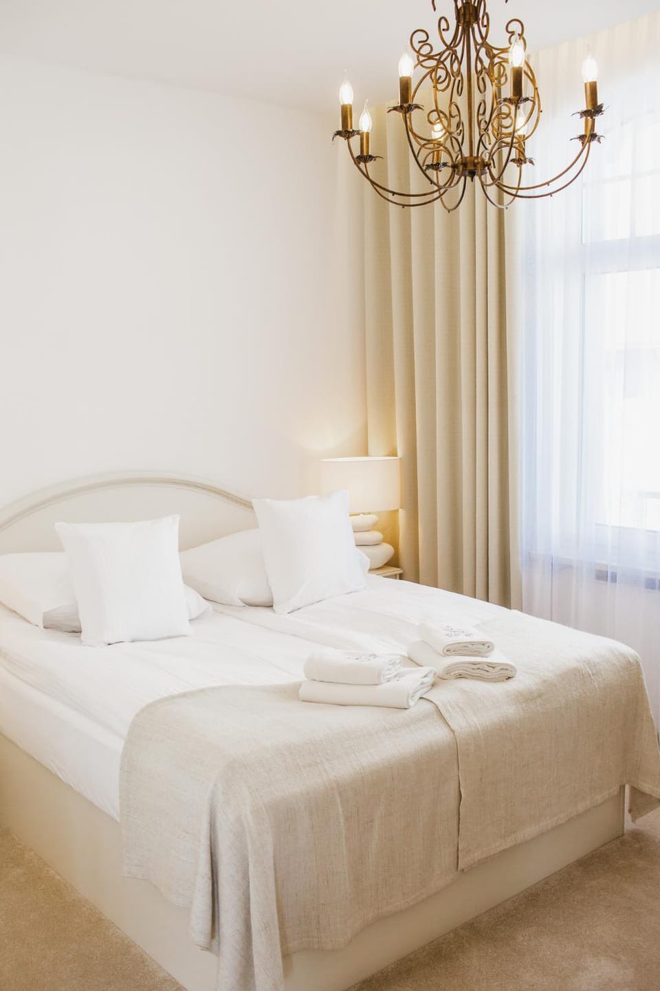 Bed, View (from property/room), Photo of the whole room, City view, Sea view