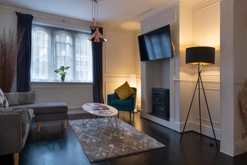 In the Heart of Chester, Historical & Stylish Apartment in Chester