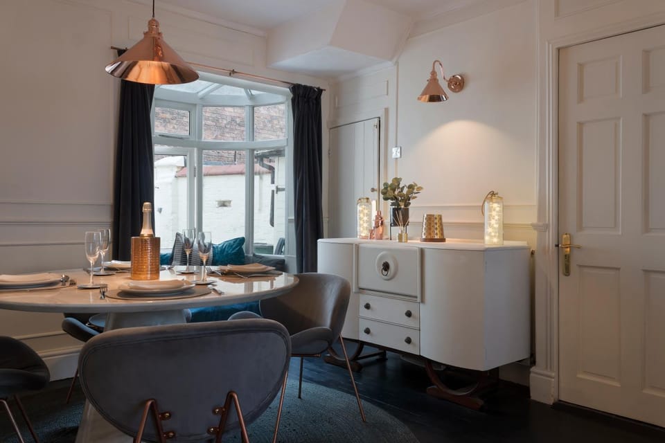 In the Heart of Chester, Historical & Stylish Apartment in Chester