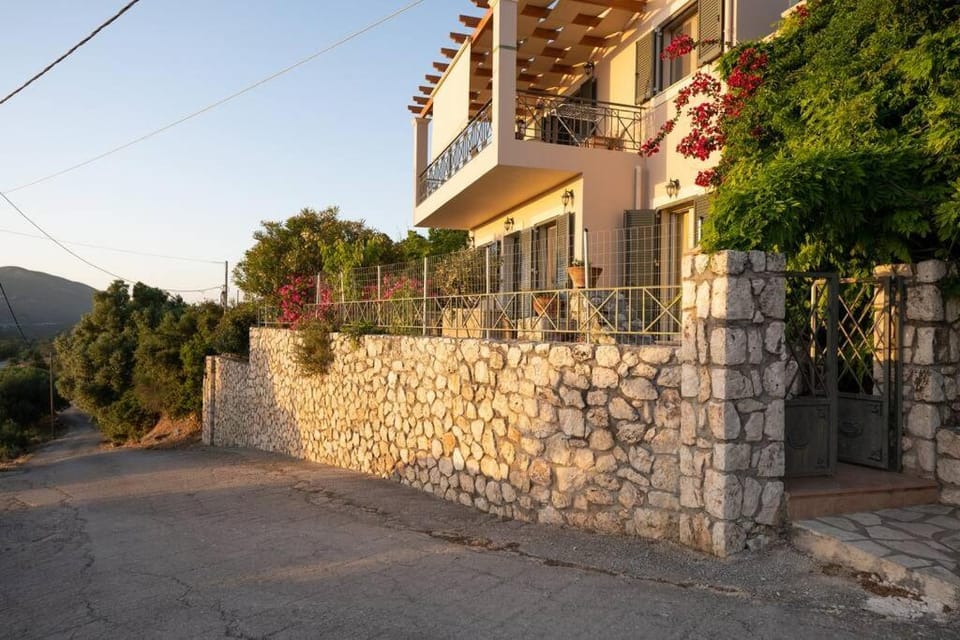 Brian & Dora's house in Kontogourata Apartment in Cephalonia
