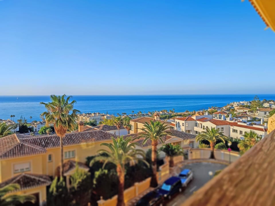 Sea view, Street view